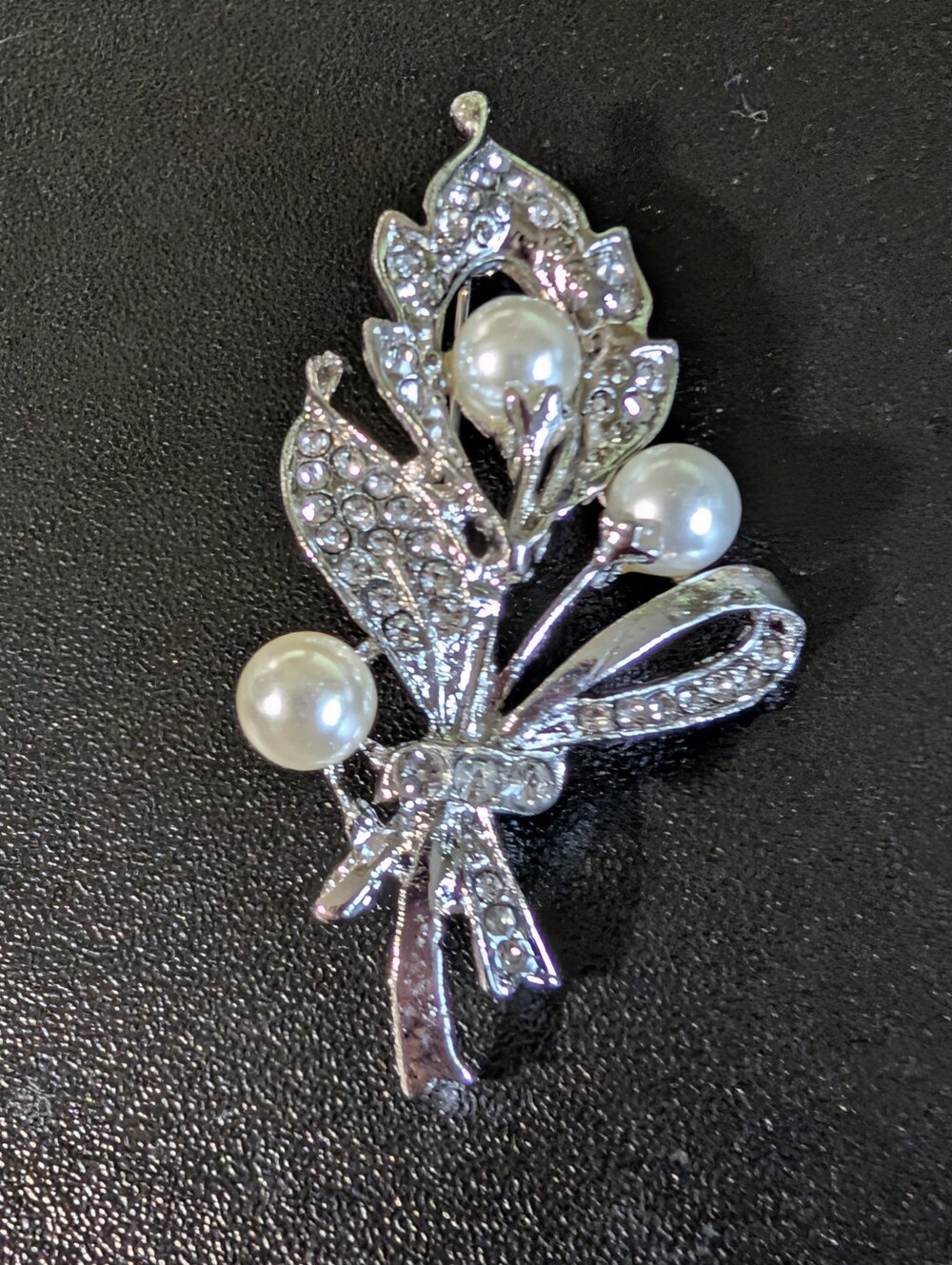 Elegant Silver-Tone Floral Pearl Brooch - Silver with Pearls
